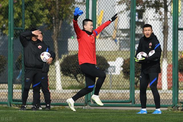 关于广东宏远训练开放日；窗口期刷新队史纪录引欢呼；中超在即；球队文化再被提及的信息-开云平台